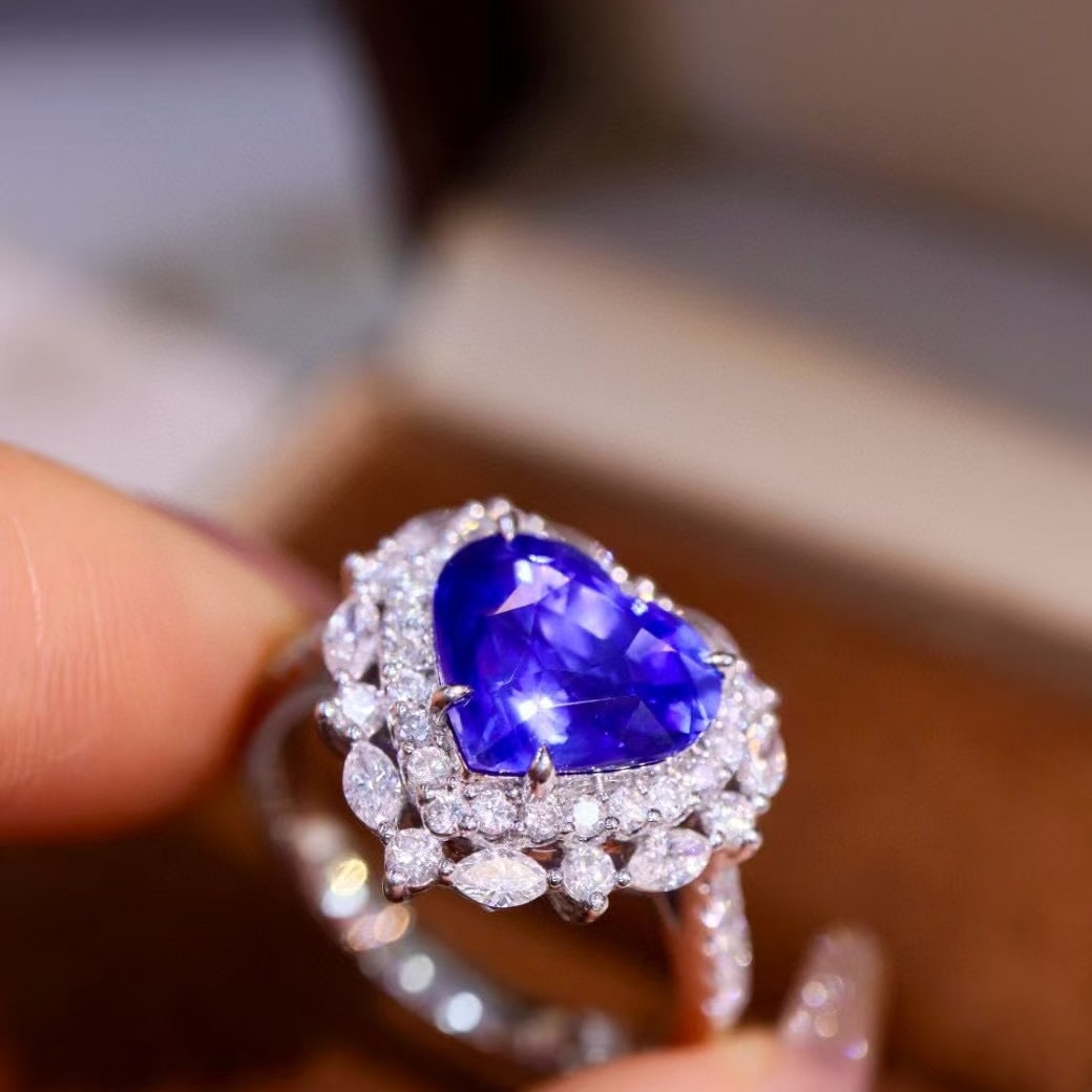 14k Gold 3.86 Ctw Vivid Blue Natural Sapphire & Diamond Ring - 4