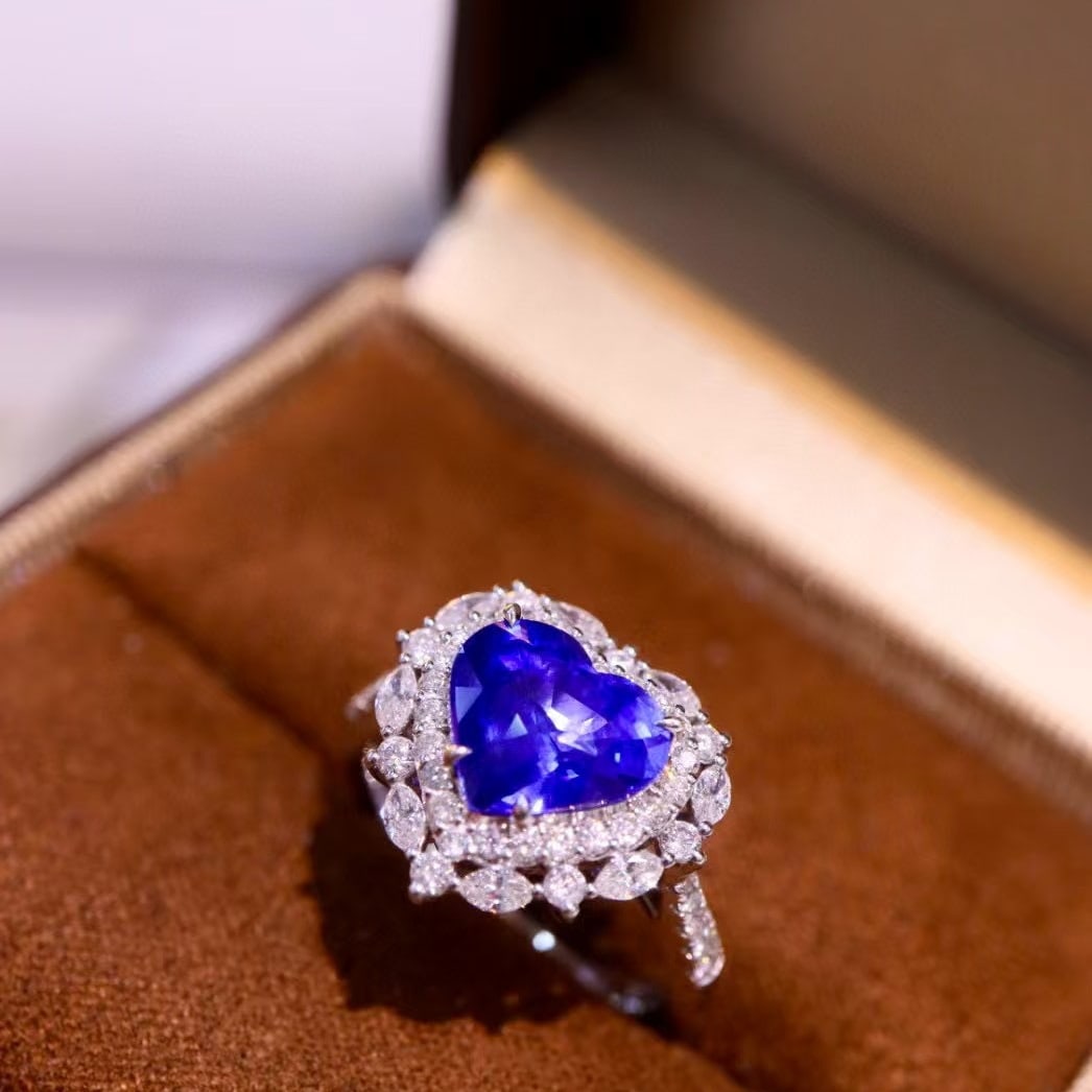 14k Gold 3.86 Ctw Vivid Blue Natural Sapphire & Diamond Ring - 5