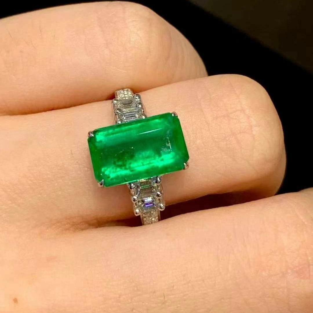 14k Gold 2.68 Ct Vivid Green Natural Emerald & Diamond Ring - 2