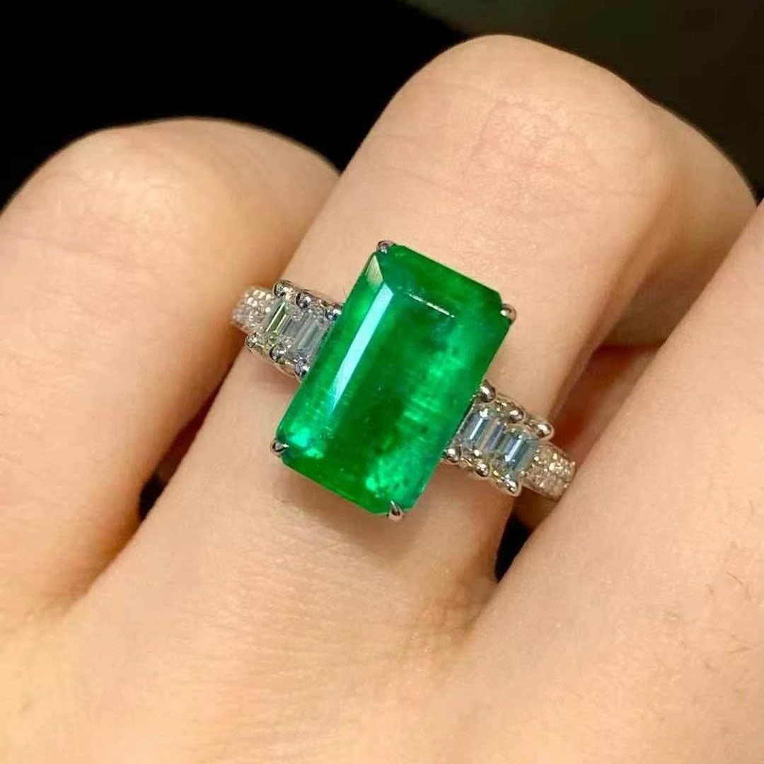 14k Gold 2.68 Ct Vivid Green Natural Emerald & Diamond Ring - 3