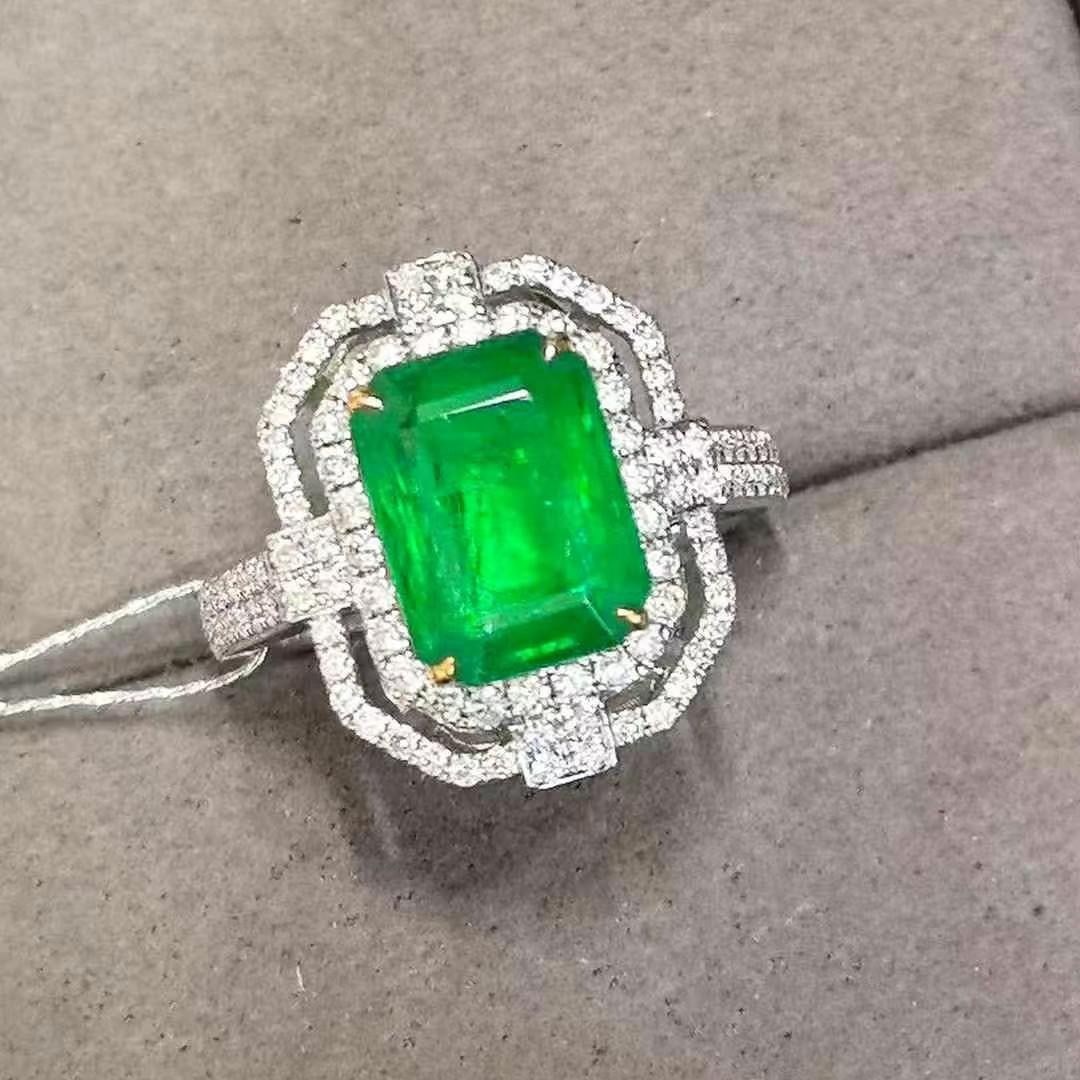 14k Gold 3.81 Ctw Vivid Green Natural Emerald & Diamond Ring: Ref:230999245 // gold content:14k gold // ring size:7. 25us // // main gemstone:emerald // shape:octagonal // carat weight:3. 06ct // color:vivid green // treatment:natural // // adjacent gemstone 2 :