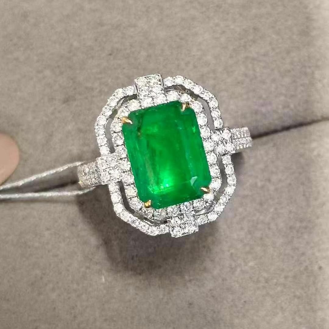 14k Gold 3.81 Ctw Vivid Green Natural Emerald & Diamond Ring - 2