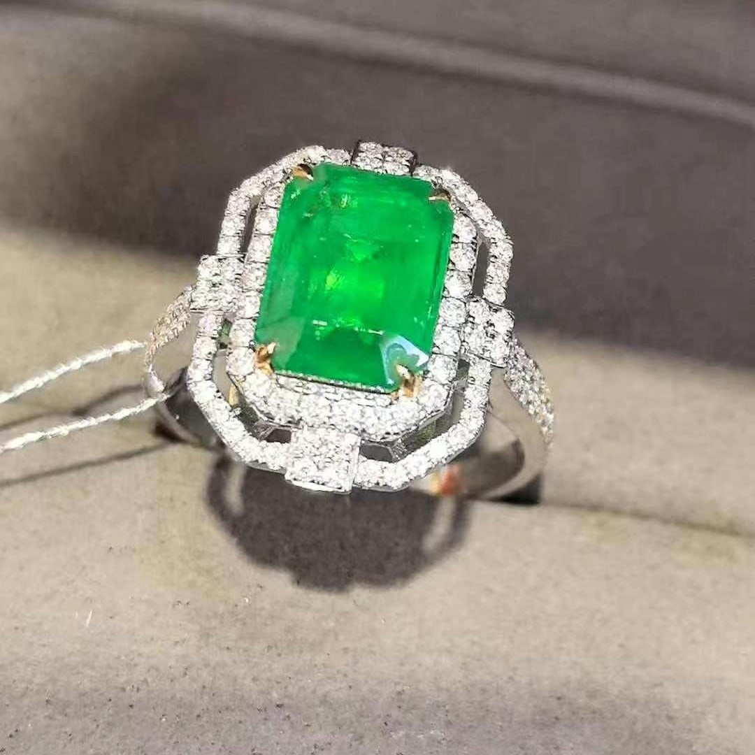 14k Gold 3.81 Ctw Vivid Green Natural Emerald & Diamond Ring - 5