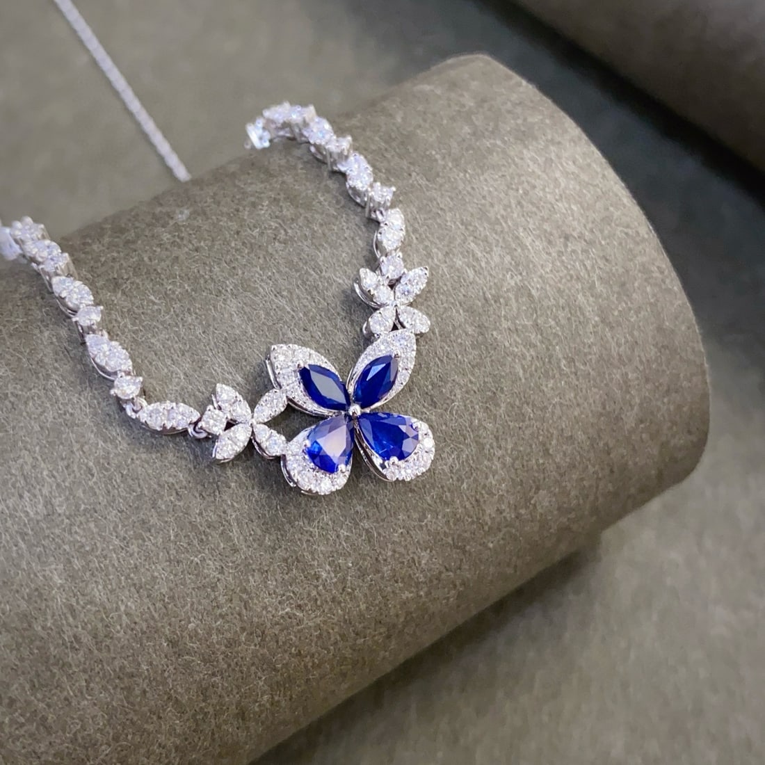 14k Gold 2.91 Ctw Vivid Blue Natural Sapphire & Diamond Necklace - 4