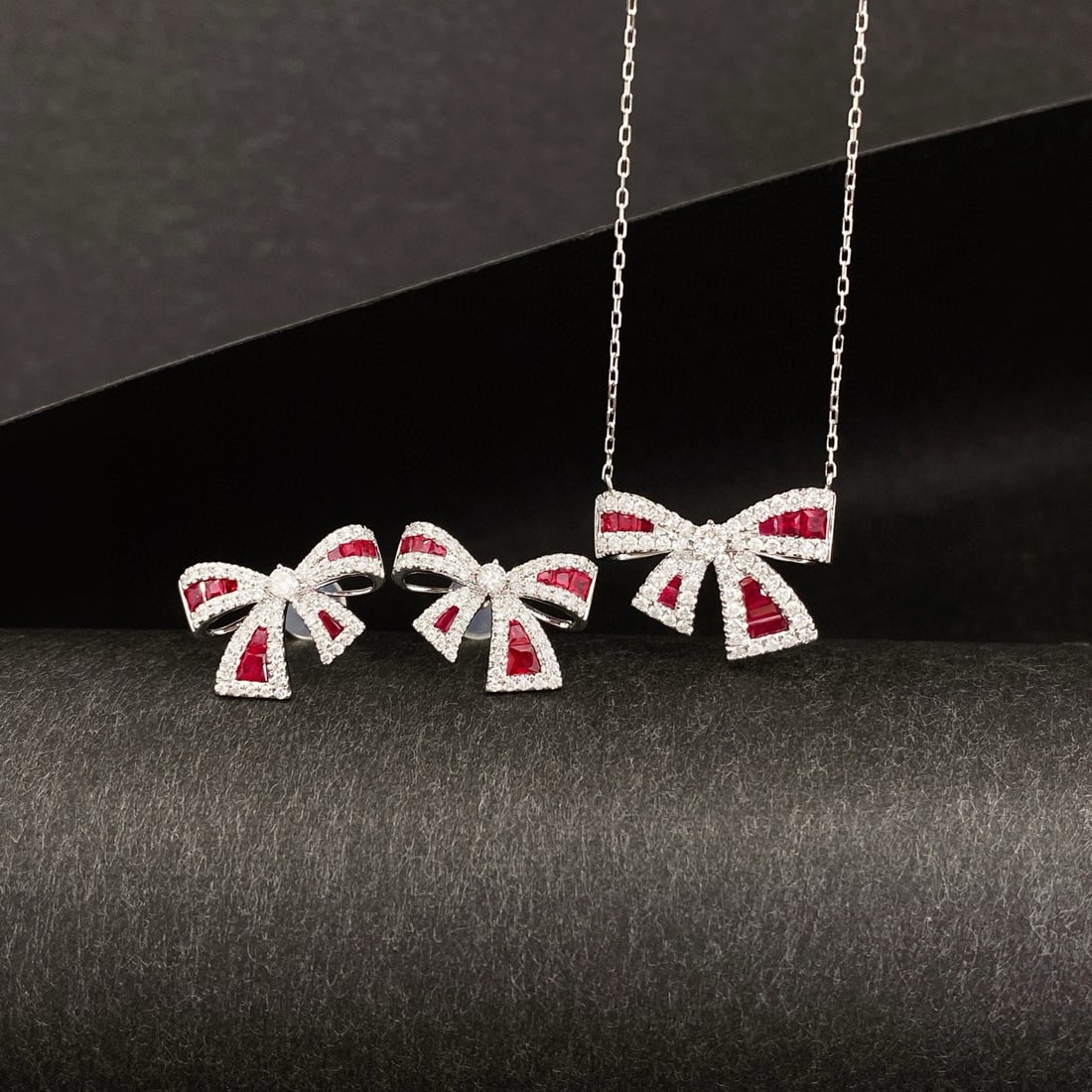 14k Gold 2.10 Ctw Natural Ruby & Diamond Jewelry Set: Ref:231000005 // gold content:14k gold // earrings // main gemstone:ruby // shape:other // carat weight:0. 67ct // color:red // treatment:natural // // adjacent gemstone 2 : diamond // shape:round //