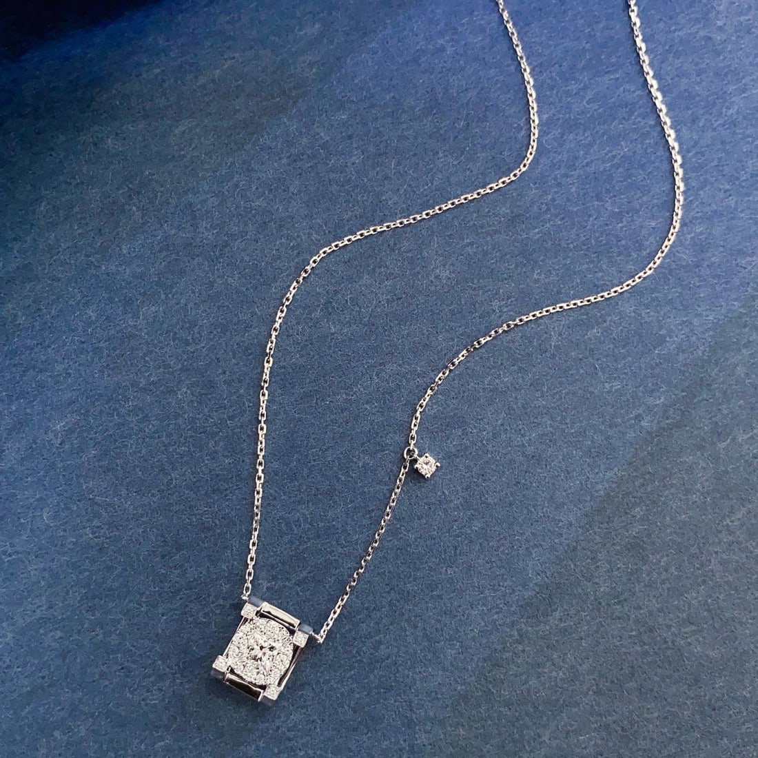 Gia Certified 14k Gold 0.46 Ctw Natural F Vs2 Princess Diamond Necklace: Ref:231000013 // gold content:14k gold // main gemstone:diamond // certified:gia // shape:princess // carat weight:0. 3ct // clarity grade:vs2 // color:f // treatment:natural // // adjacent gemstone