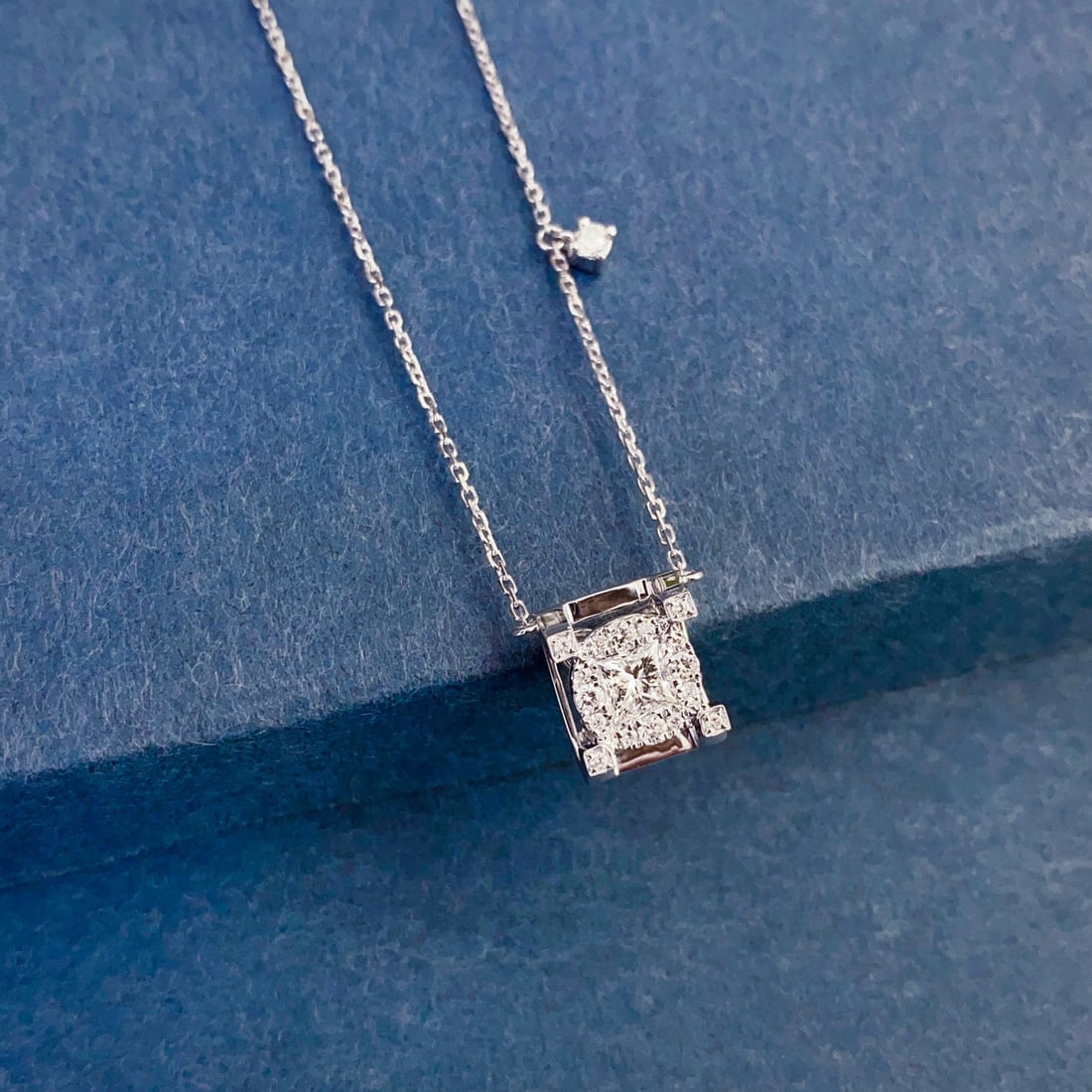 Gia Certified 14k Gold 0.46 Ctw Natural F Vs2 Princess Diamond Necklace - 2