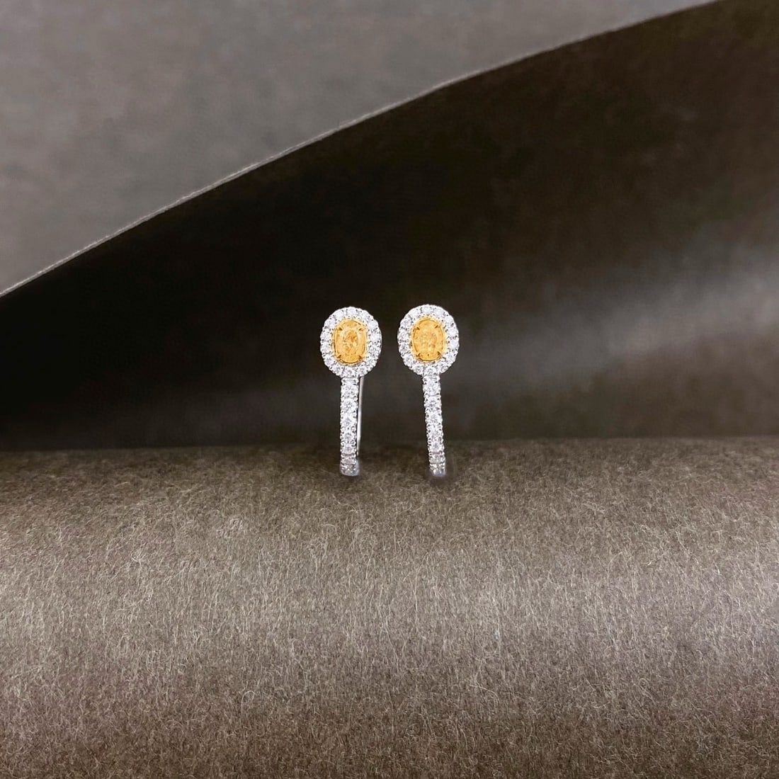 14k Gold 0.42 Ctw Natural Yellow Diamond & Diamond Earrings: Ref:231000016 // gold content:14k gold // main gemstone:yellow diamond // shape:oval // carat weight:0. 24ct // color:yellow // treatment:natural // // adjacent gemstone 2 : diamond // shape:round //