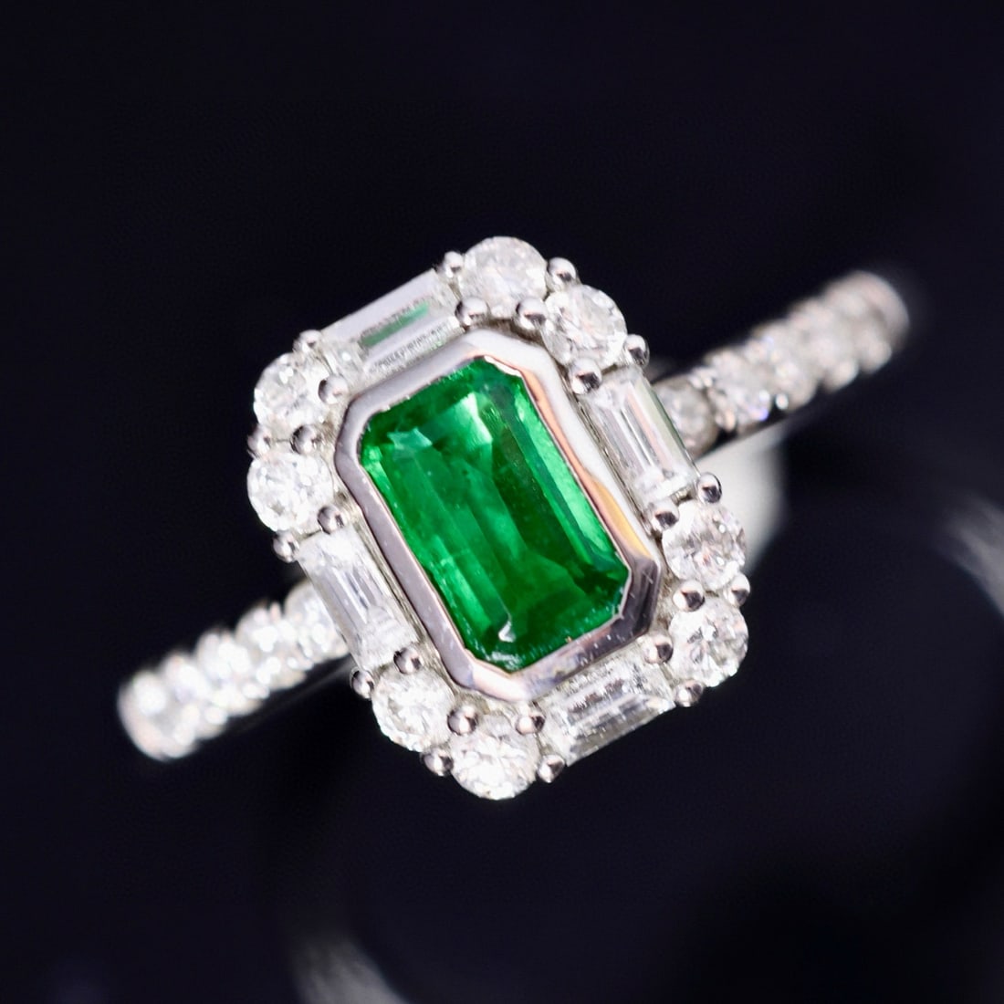 14k Gold 1.28 Ctw Vivid Green Natural Emerald & Diamond Ring - 2