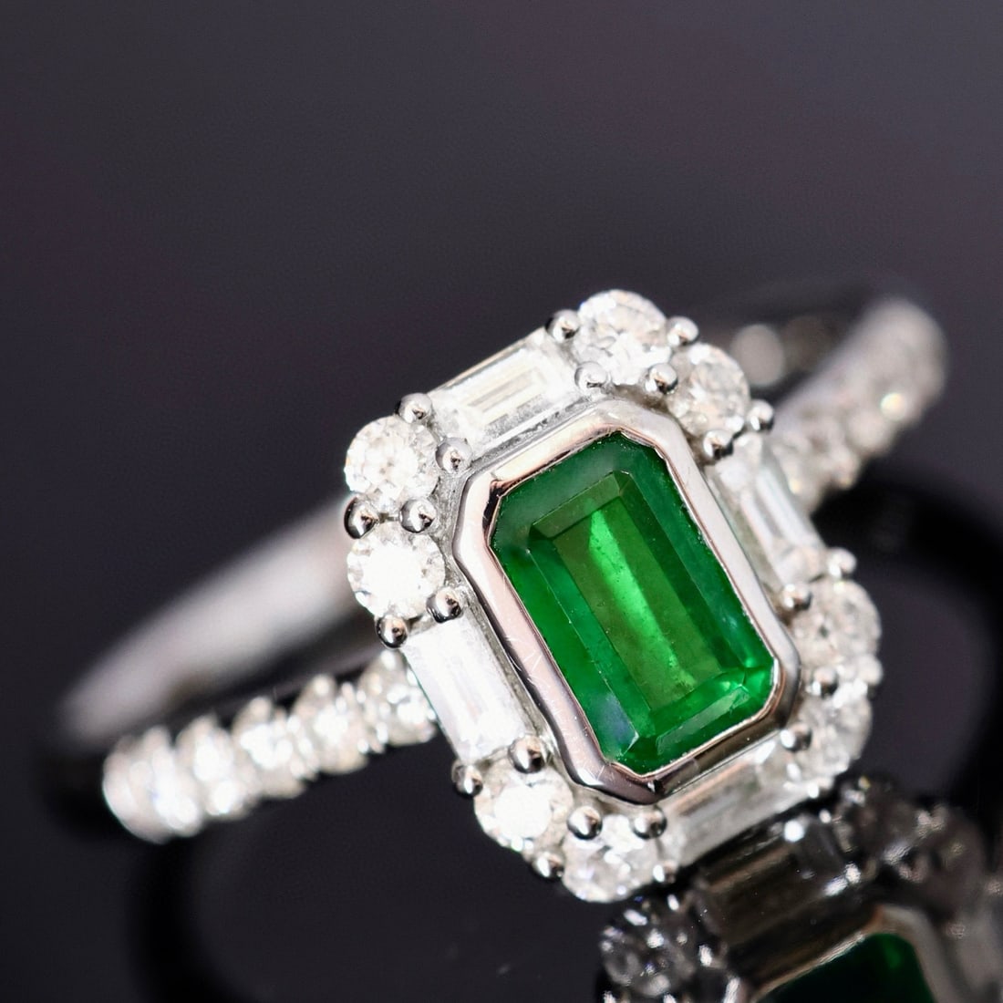 14k Gold 1.28 Ctw Vivid Green Natural Emerald & Diamond Ring - 3