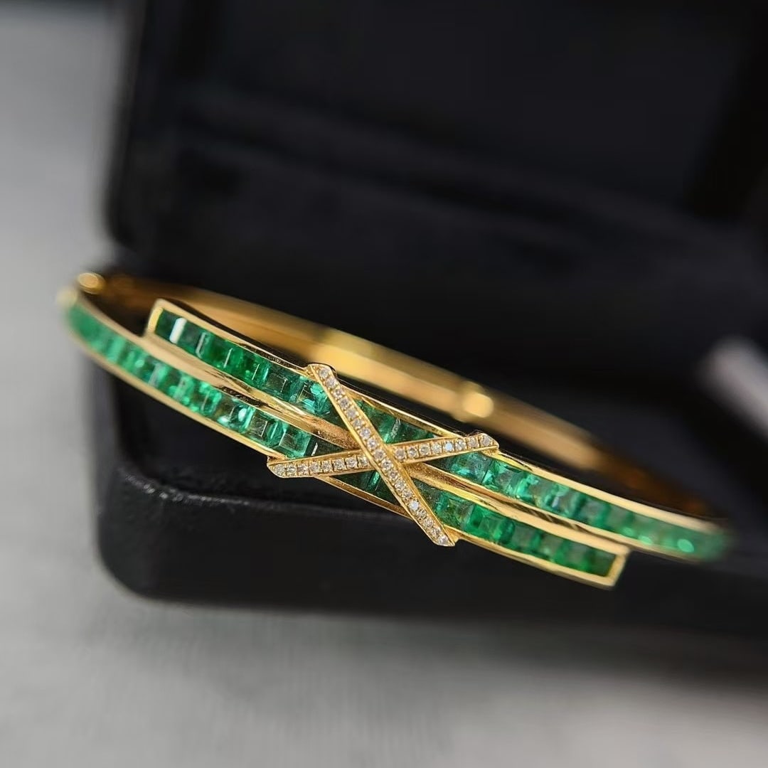 14k Gold 5.06 Ct Natural Emerald & Diamond Bangle - 2
