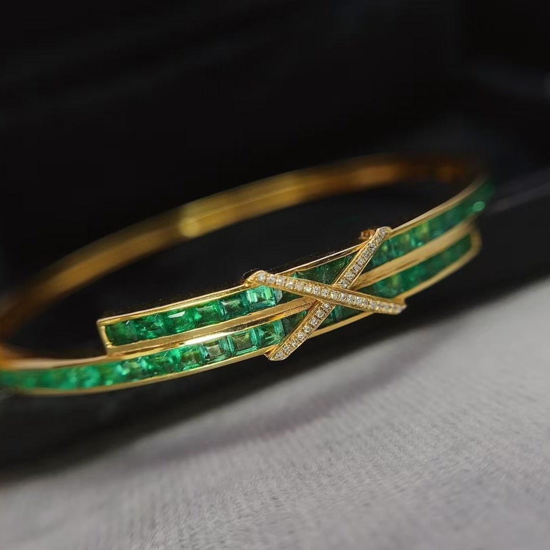 14k Gold 5.06 Ct Natural Emerald & Diamond Bangle - 5