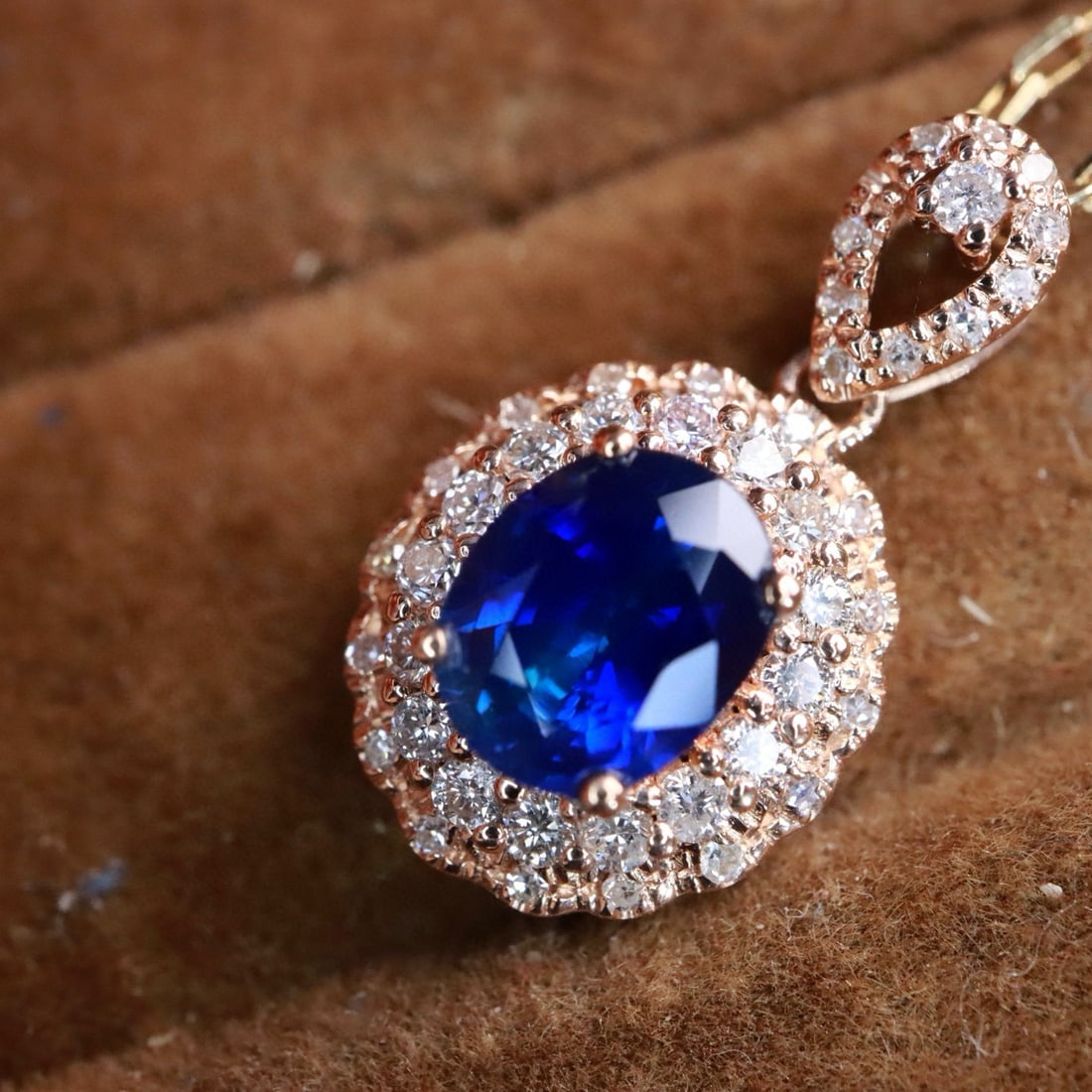 14k Gold 1.15 Ctw Natural Sapphire & Diamond Pendant( Without Chain ): Ref:231000023 // gold content:14k gold // main gemstone:sapphire // shape:oval // carat weight:0. 9ct // color:royal blue // treatment:natural // // adjacent gemstone 2 : diamond // shape:round //