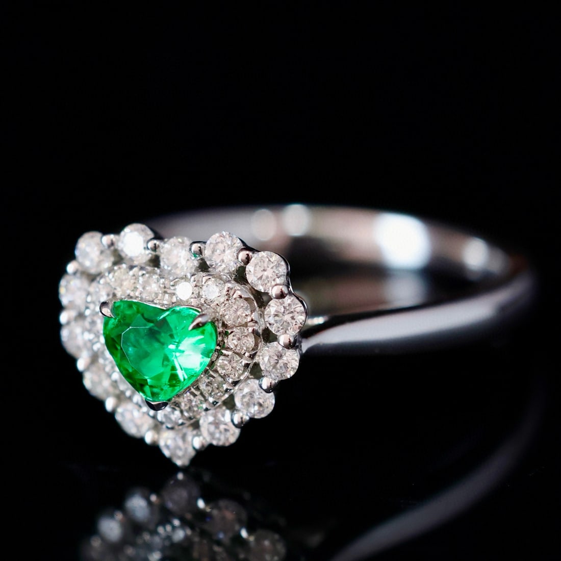 14k Gold 0.60 Ctw Vivid Green Natural Emerald & Diamond Ring - 2