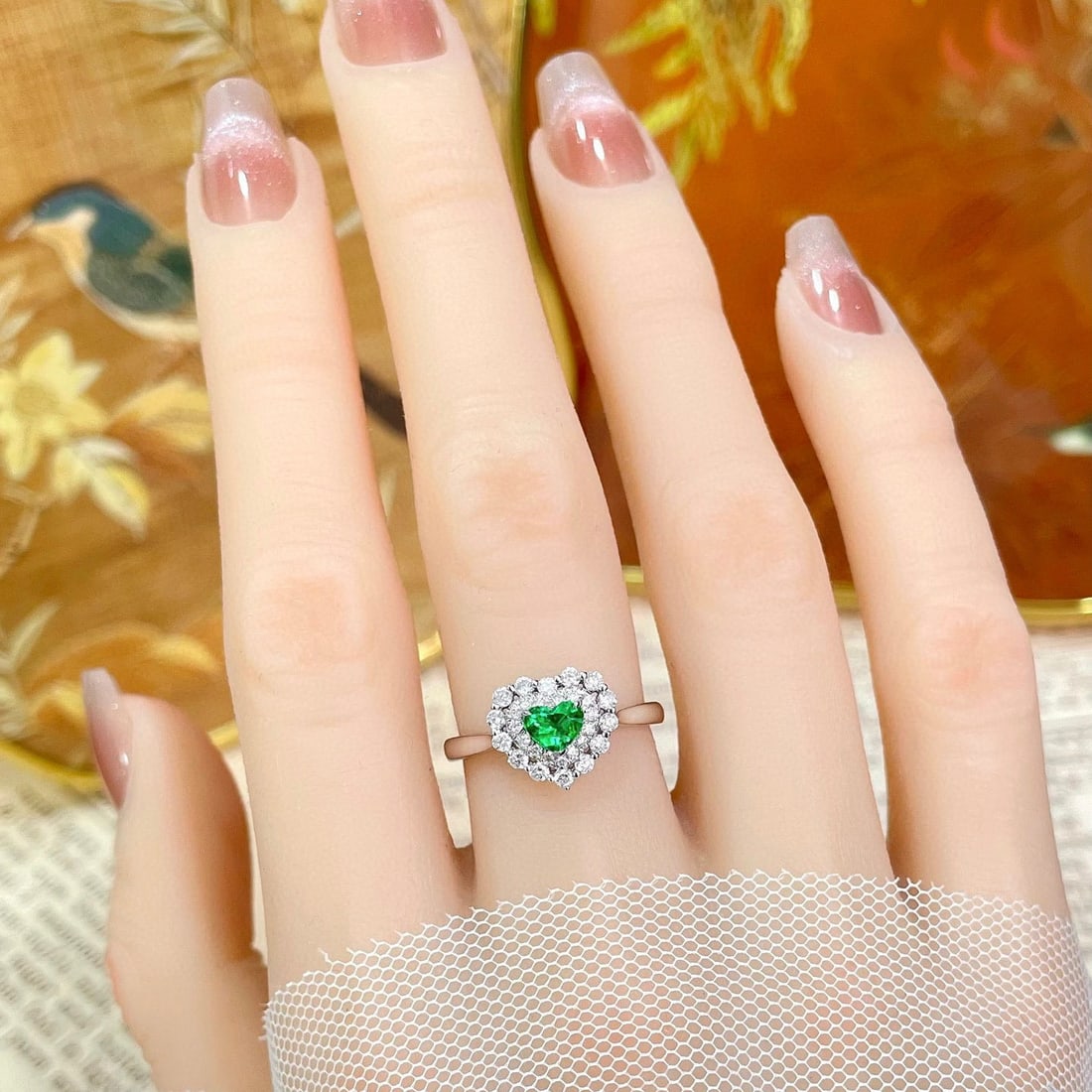 14k Gold 0.60 Ctw Vivid Green Natural Emerald & Diamond Ring - 3