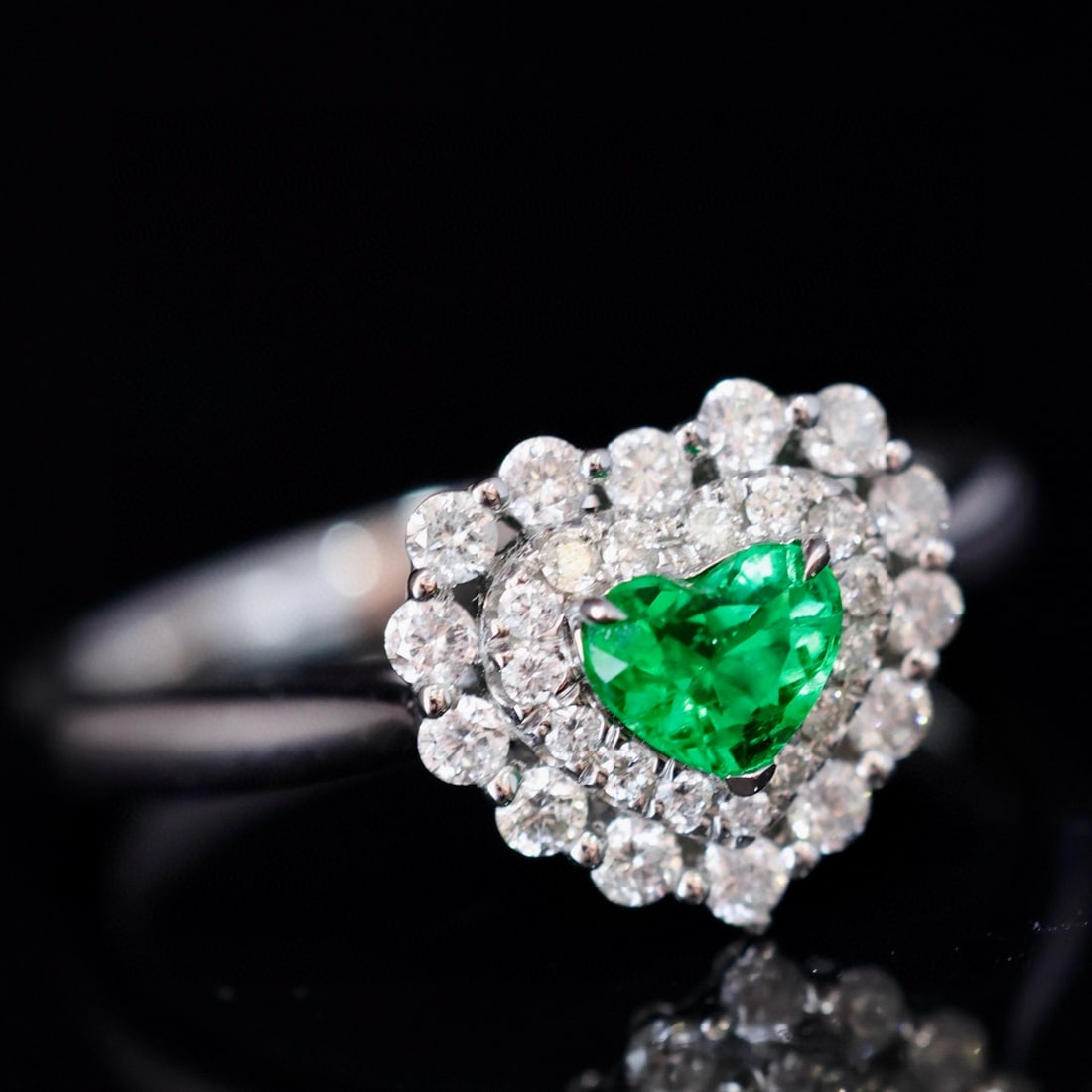 14k Gold 0.60 Ctw Vivid Green Natural Emerald & Diamond Ring - 6