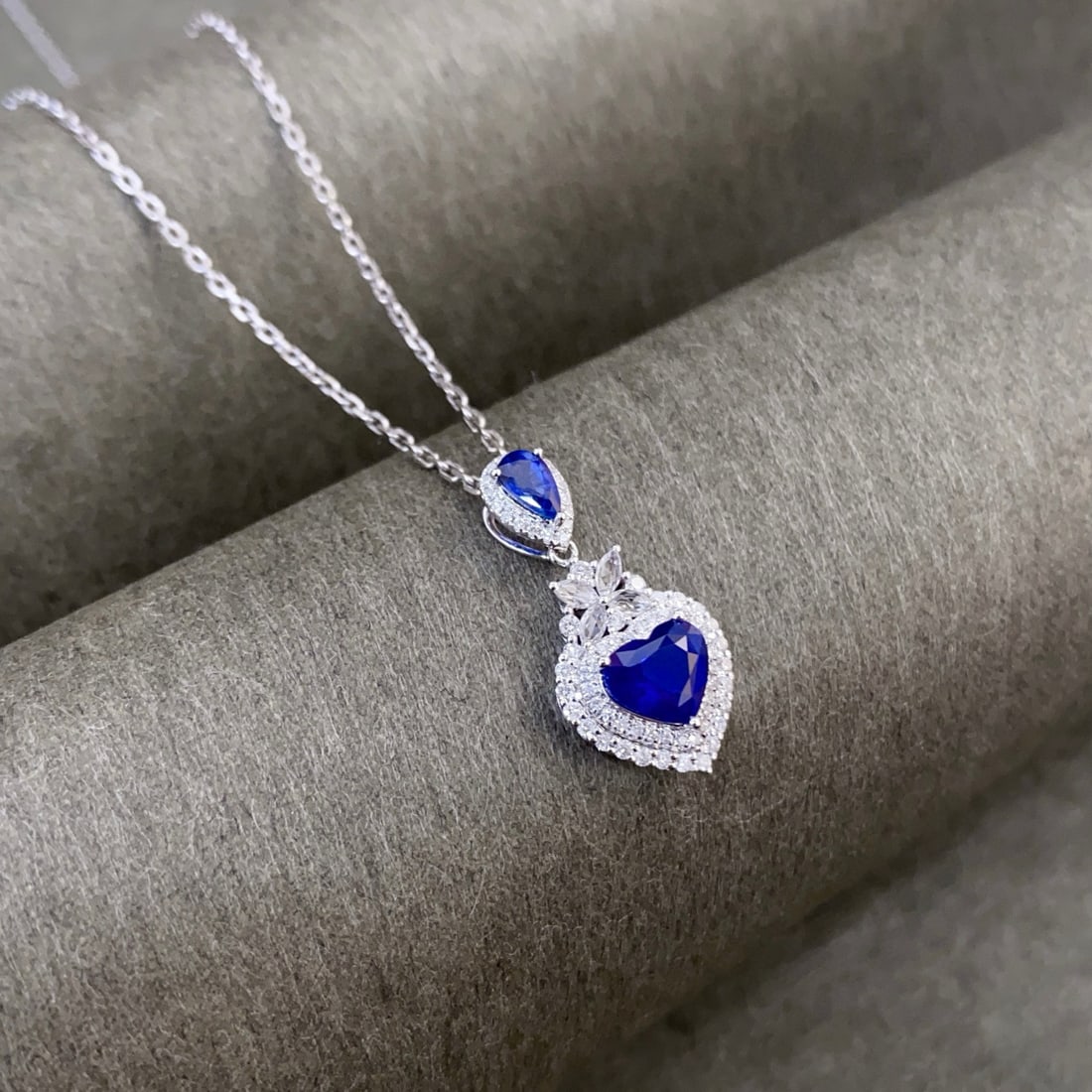 14k Gold 1.37 Ctw Vivid Blue Natural Sapphire & Diamond Pendant( Without Chain ) - 3