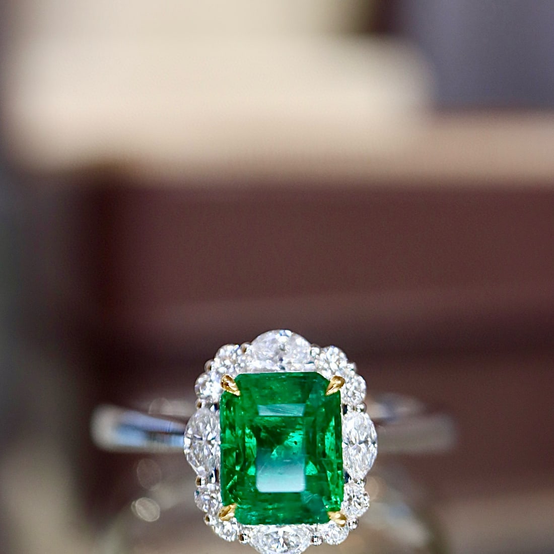 14k Gold 1.26 Ctw Vivid Green Natural Emerald & Diamond Ring: Ref:231000054 // gold content:14k gold // ring size:7. 25us // // main gemstone:emerald // shape:octagonal // carat weight:1. 03ct // color:vivid green // treatment:natural // // adjacent gemstone 2