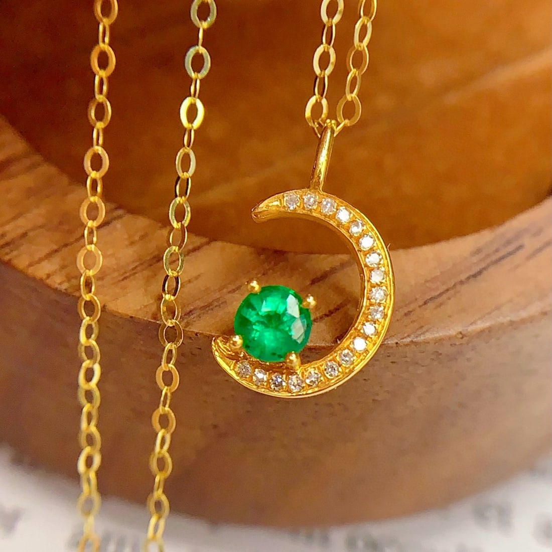 14k Gold 0.3 Ct Vivid Green Natural Emerald & Diamond Necklace - 2