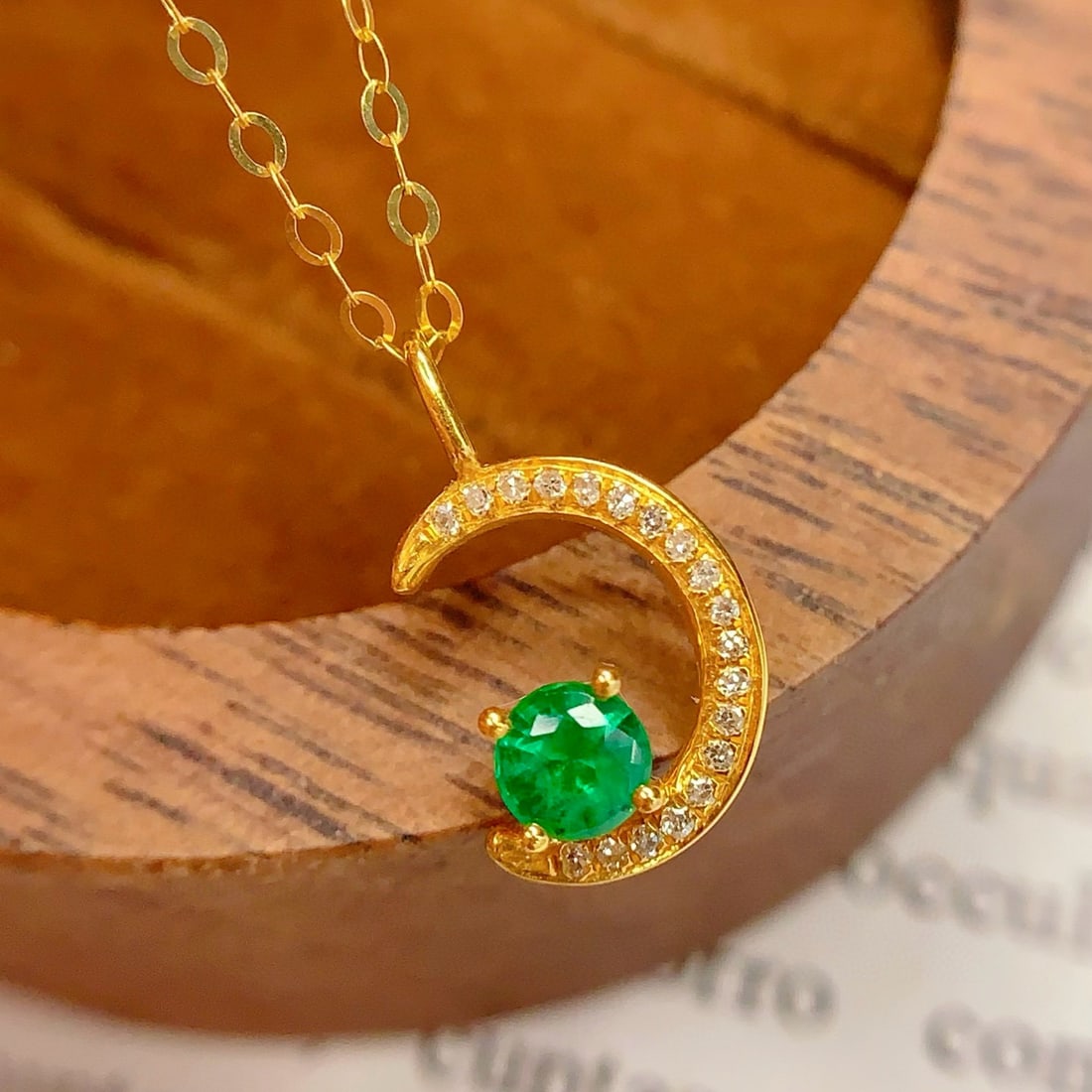 14k Gold 0.3 Ct Vivid Green Natural Emerald & Diamond Necklace - 3