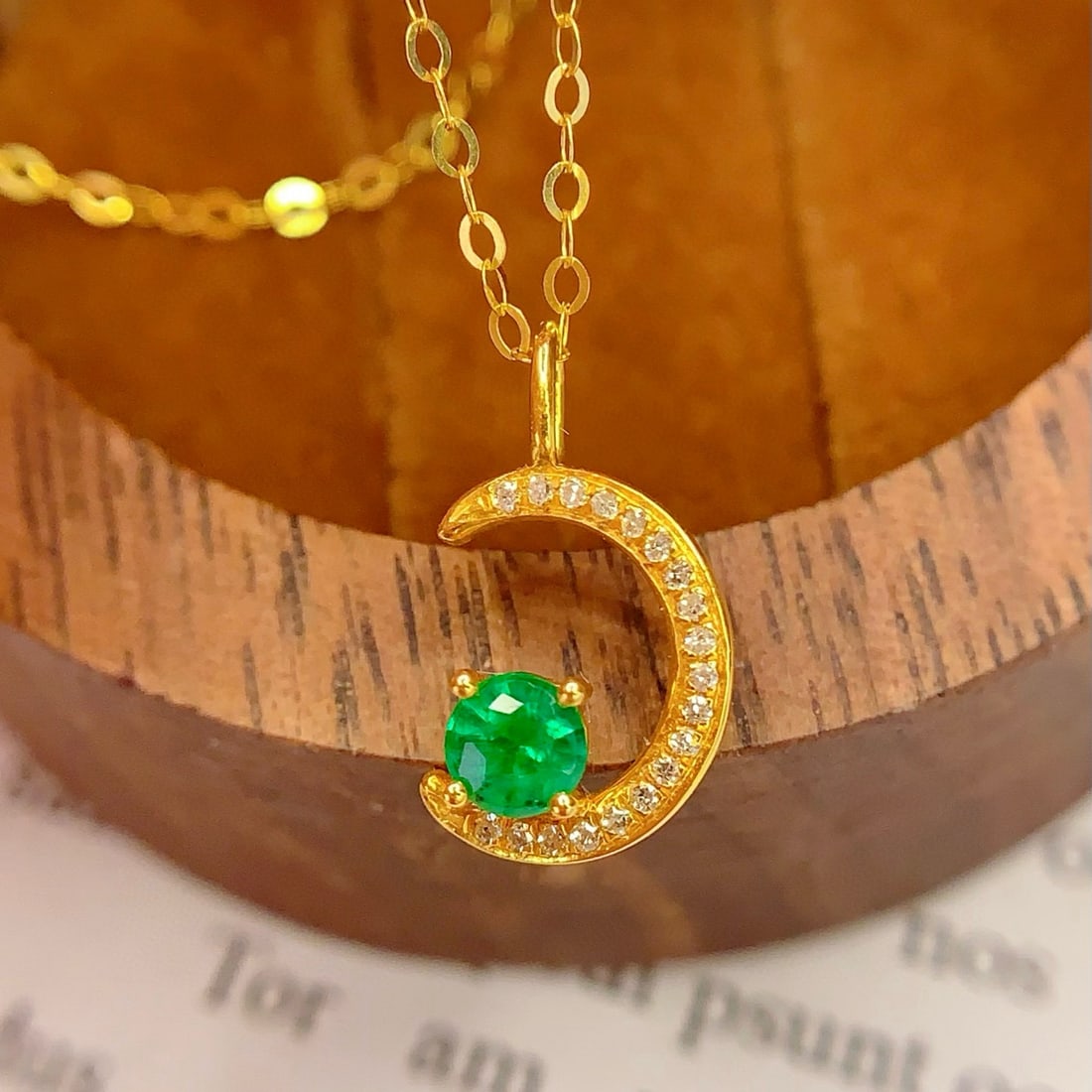 14k Gold 0.3 Ct Vivid Green Natural Emerald & Diamond Necklace - 5