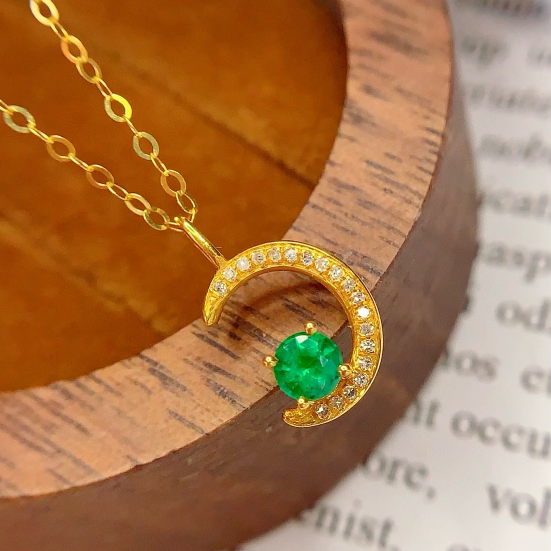14k Gold 0.3 Ct Vivid Green Natural Emerald & Diamond Necklace - 6