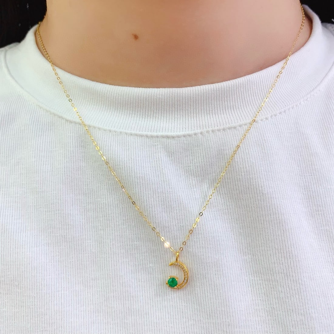 14k Gold 0.3 Ct Vivid Green Natural Emerald & Diamond Necklace - 7
