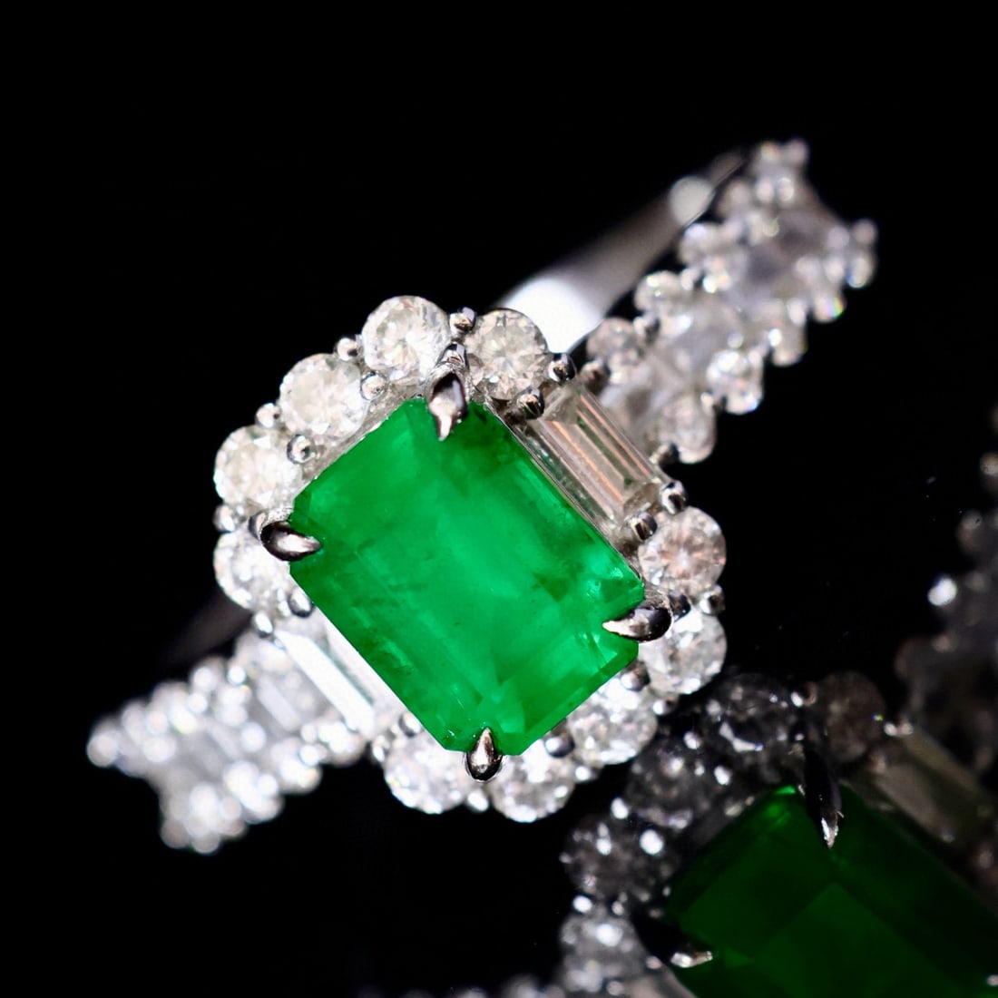 14k Gold 2.12 Ctw Vivid Green Natural Emerald & Diamond Ring - 4