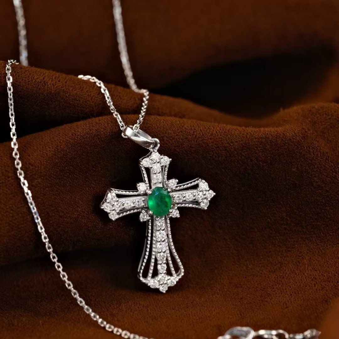 14k Gold 0.85 Ctw Vivid Green Natural Emerald & Diamond Pendant( Without Chain ): Ref:231000079 // gold content:14k gold // main gemstone:emerald // shape:oval // carat weight:0. 4ct // color:vivid green // treatment:natural // // adjacent gemstone 2 : diamond // shape:round //