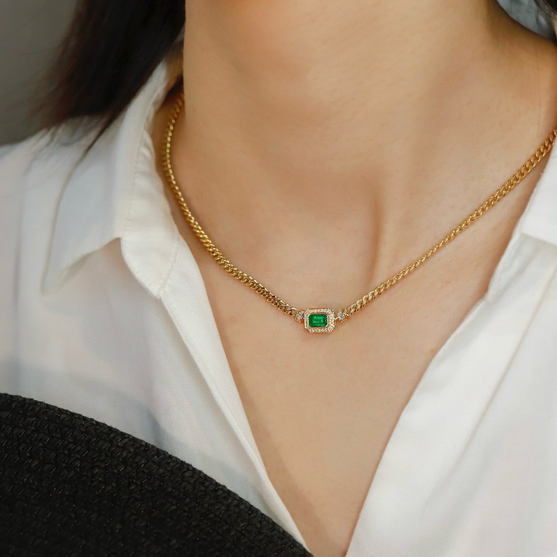 14k Gold 0.58 Ctw Vivid Green Natural Emerald & Diamond Necklace - 4