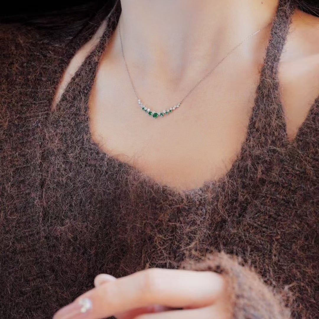 14k Gold 0.55 Ct Vivid Green Natural Emerald & Diamond Necklace - 4