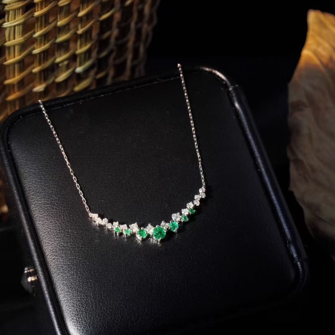 14k Gold 0.55 Ct Vivid Green Natural Emerald & Diamond Necklace - 5