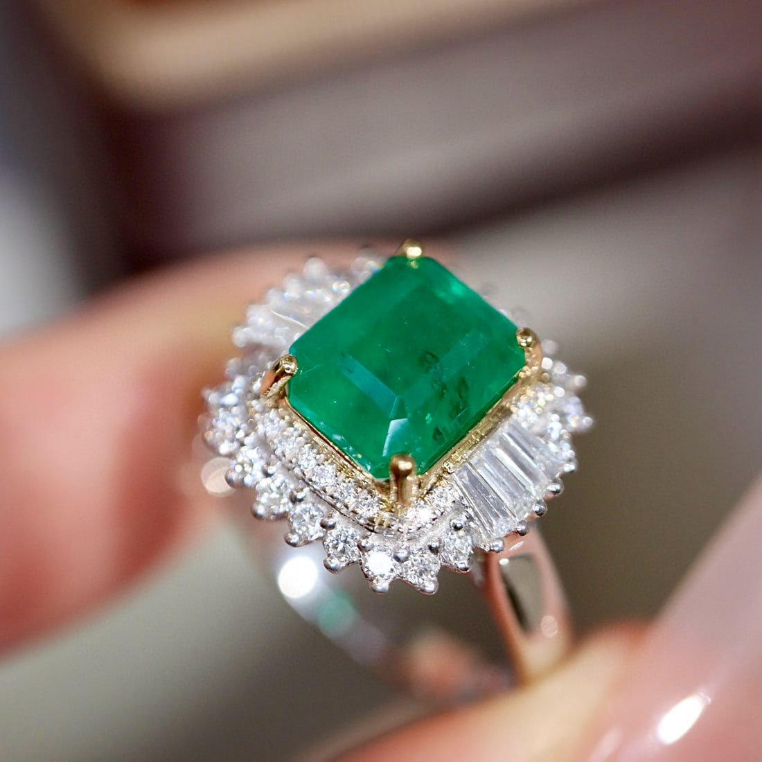 14k Gold 2.69 Ctw Vivid Green Natural Emerald & Diamond Ring - 2