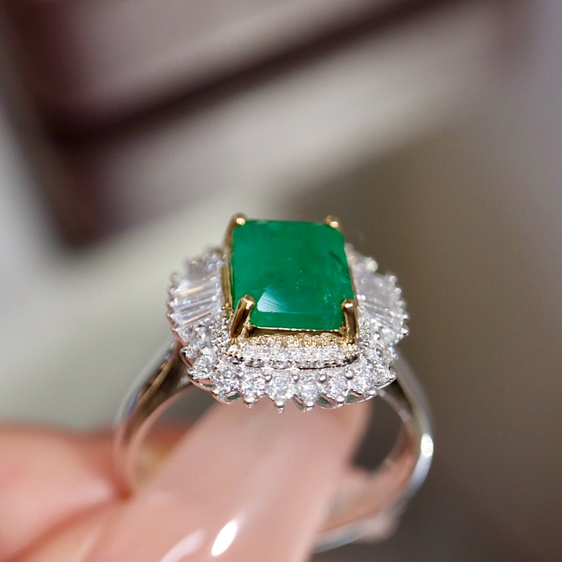 14k Gold 2.69 Ctw Vivid Green Natural Emerald & Diamond Ring - 3