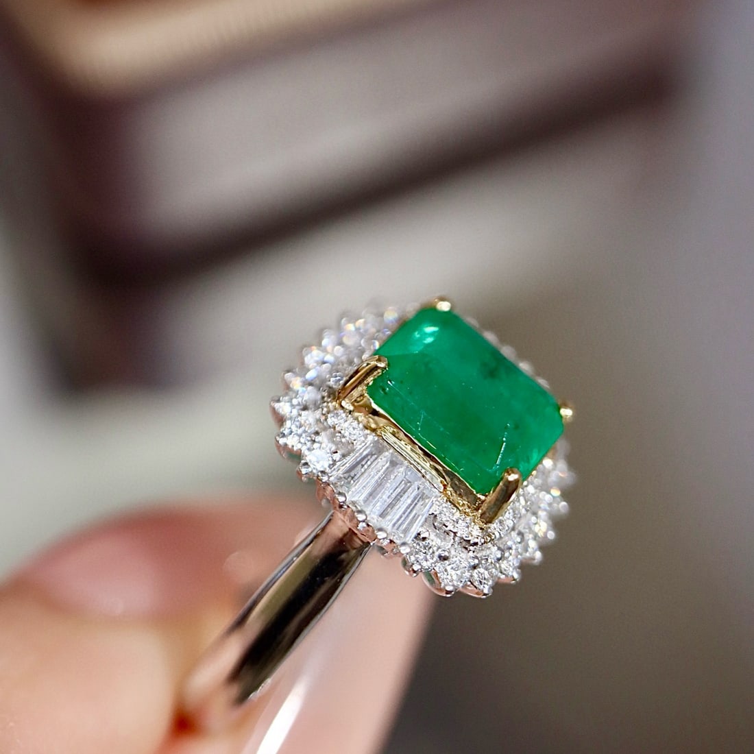 14k Gold 2.69 Ctw Vivid Green Natural Emerald & Diamond Ring - 4