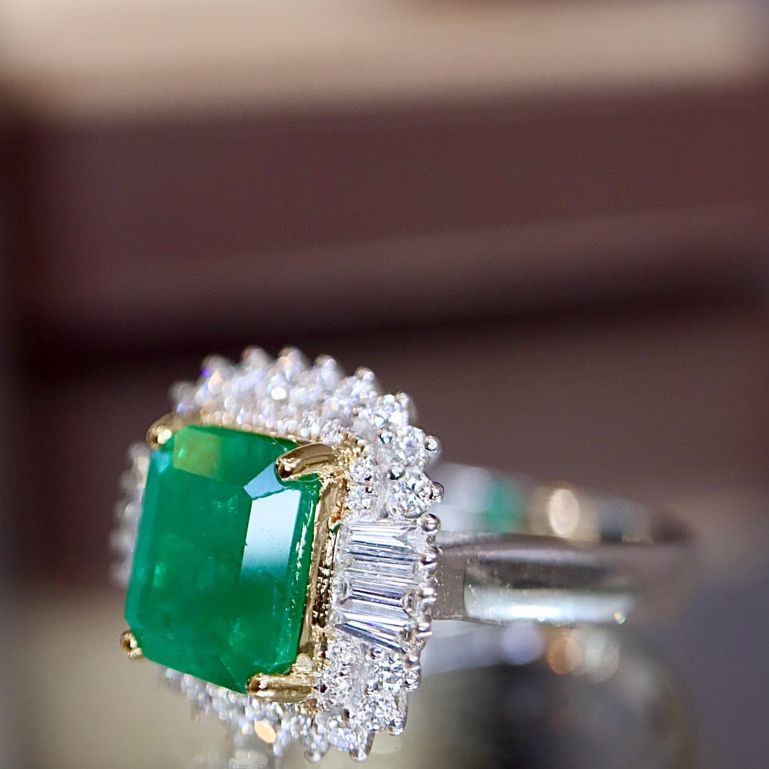 14k Gold 2.69 Ctw Vivid Green Natural Emerald & Diamond Ring - 5