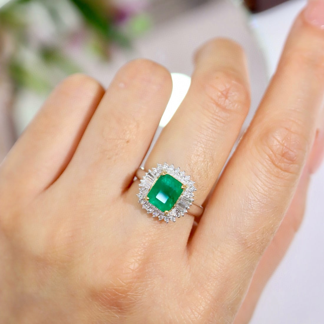 14k Gold 2.69 Ctw Vivid Green Natural Emerald & Diamond Ring - 8