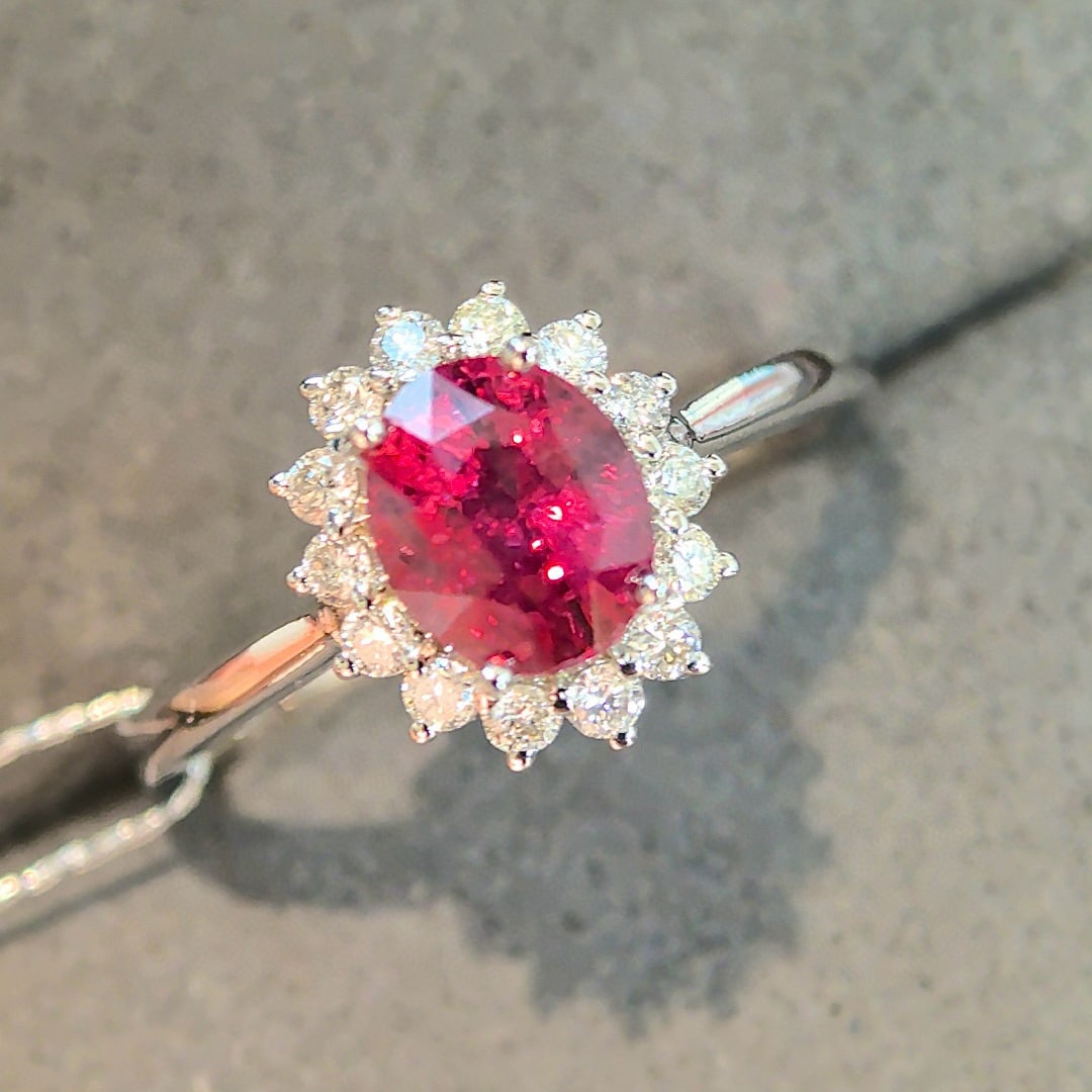 14k Gold 1.94 Ctw Natural Padparadscha Sapphire & Diamond Ring: Ref:231000105 // gold content:14k gold // ring size:7. 25us // // main gemstone:padparadscha sapphire // shape:oval // carat weight:1. 66ct // color:padparadscha // treatment:natural // // adjacent