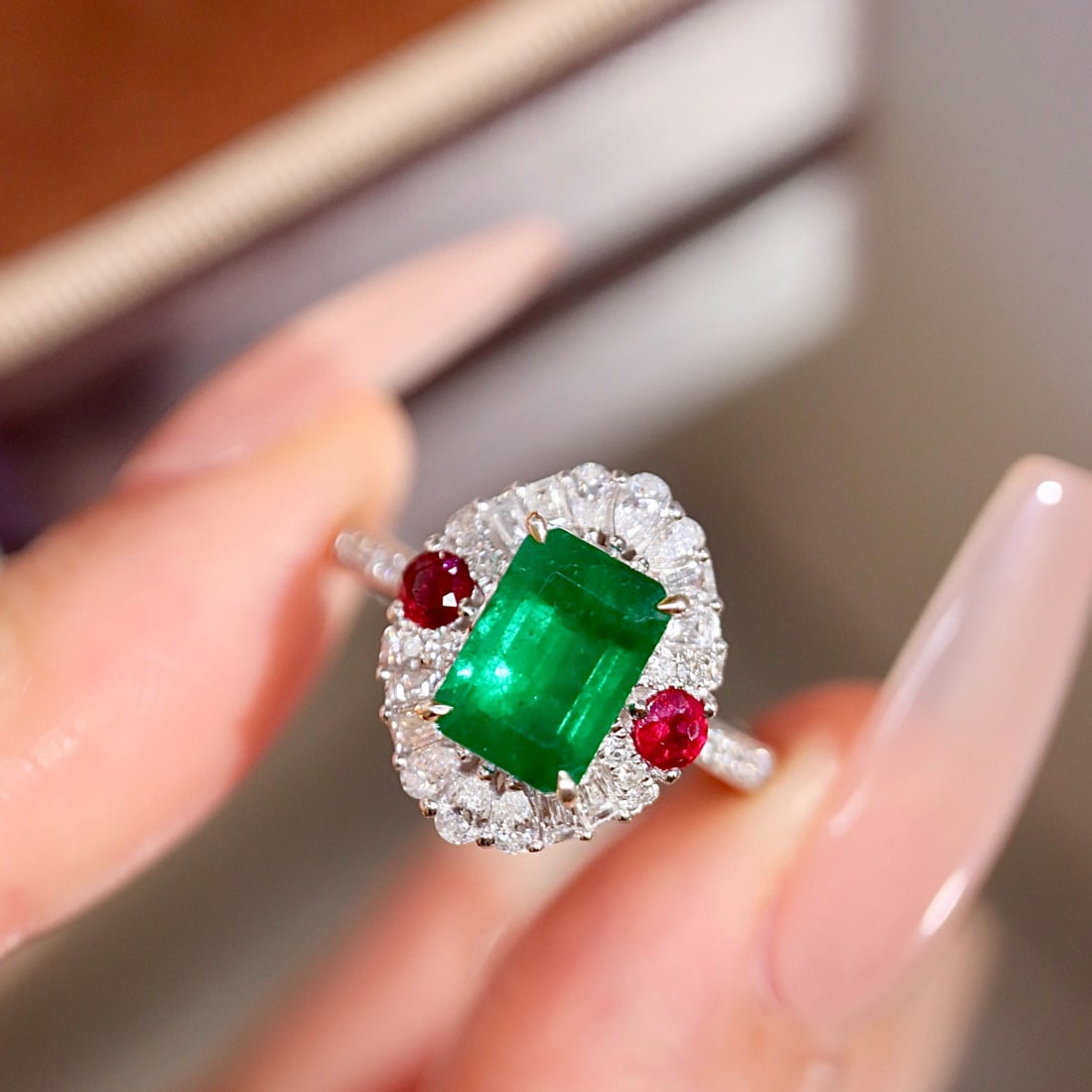 14k Gold 1.93 Ctw Vivid Green Natural Emerald & Diamond Ring: Ref:231000120 // gold content:14k gold // ring size:7. 25us // // main gemstone:emerald // shape:octagonal // carat weight:1. 60ct // color:vivid green // treatment:natural // // adjacent gemstone 2 :