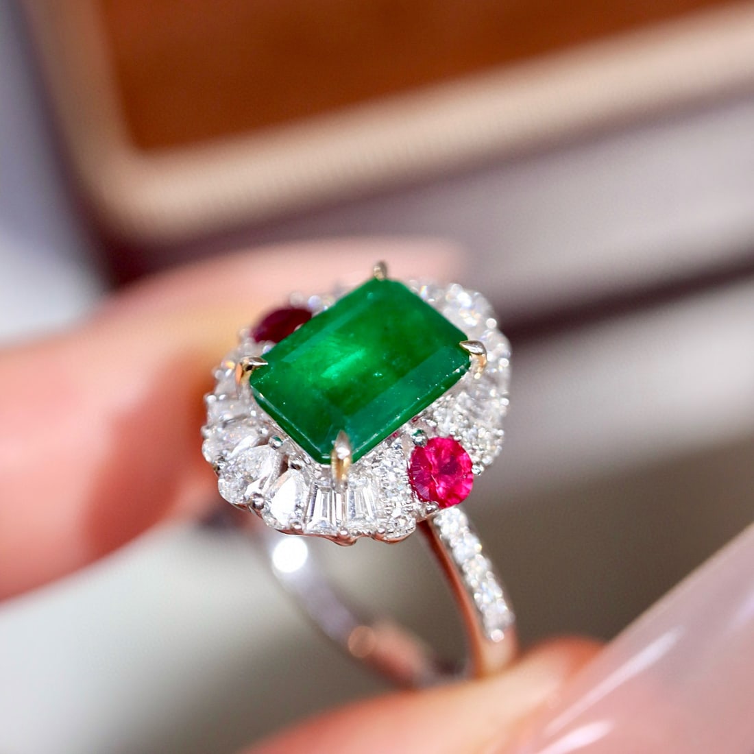 14k Gold 1.93 Ctw Vivid Green Natural Emerald & Diamond Ring - 2