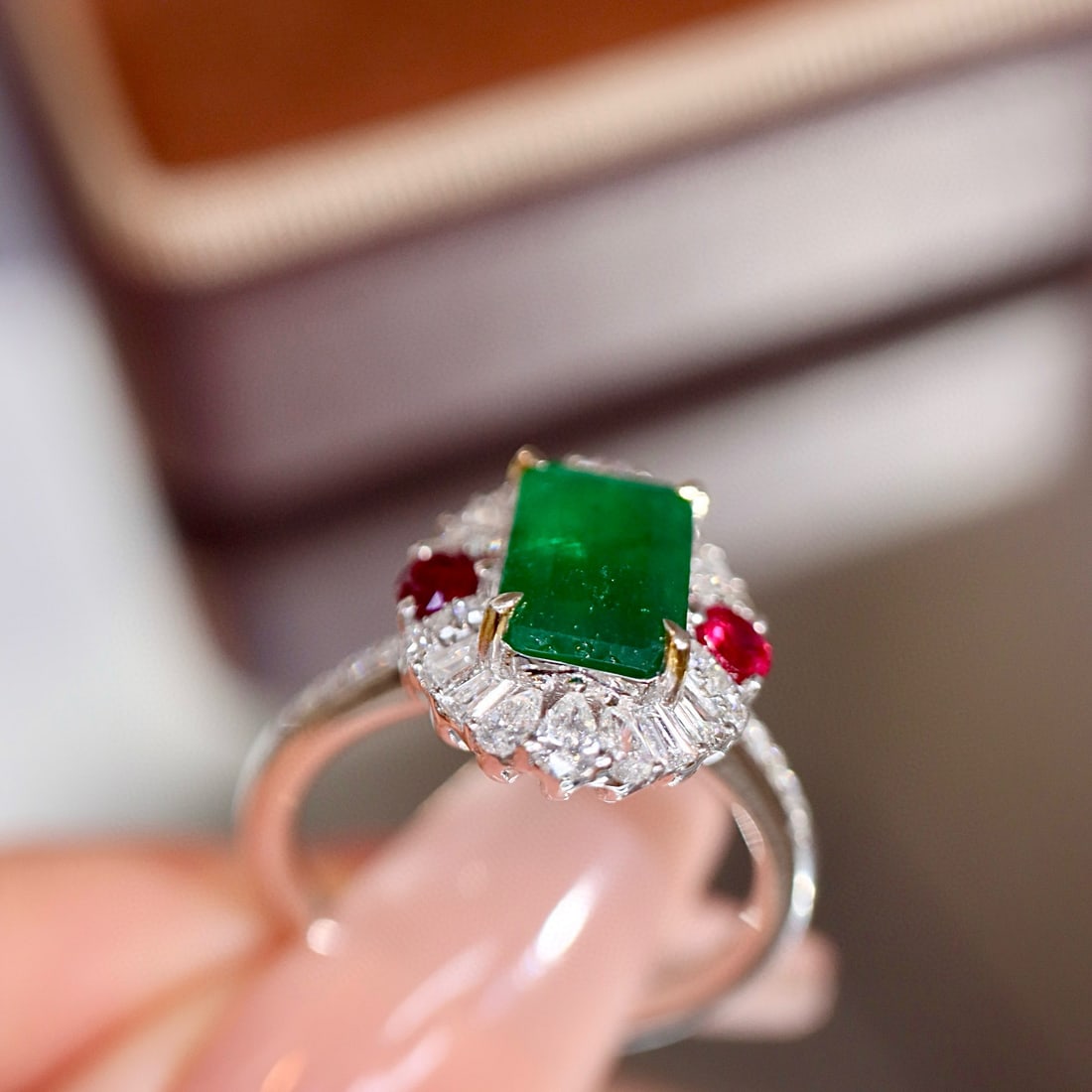 14k Gold 1.93 Ctw Vivid Green Natural Emerald & Diamond Ring - 4