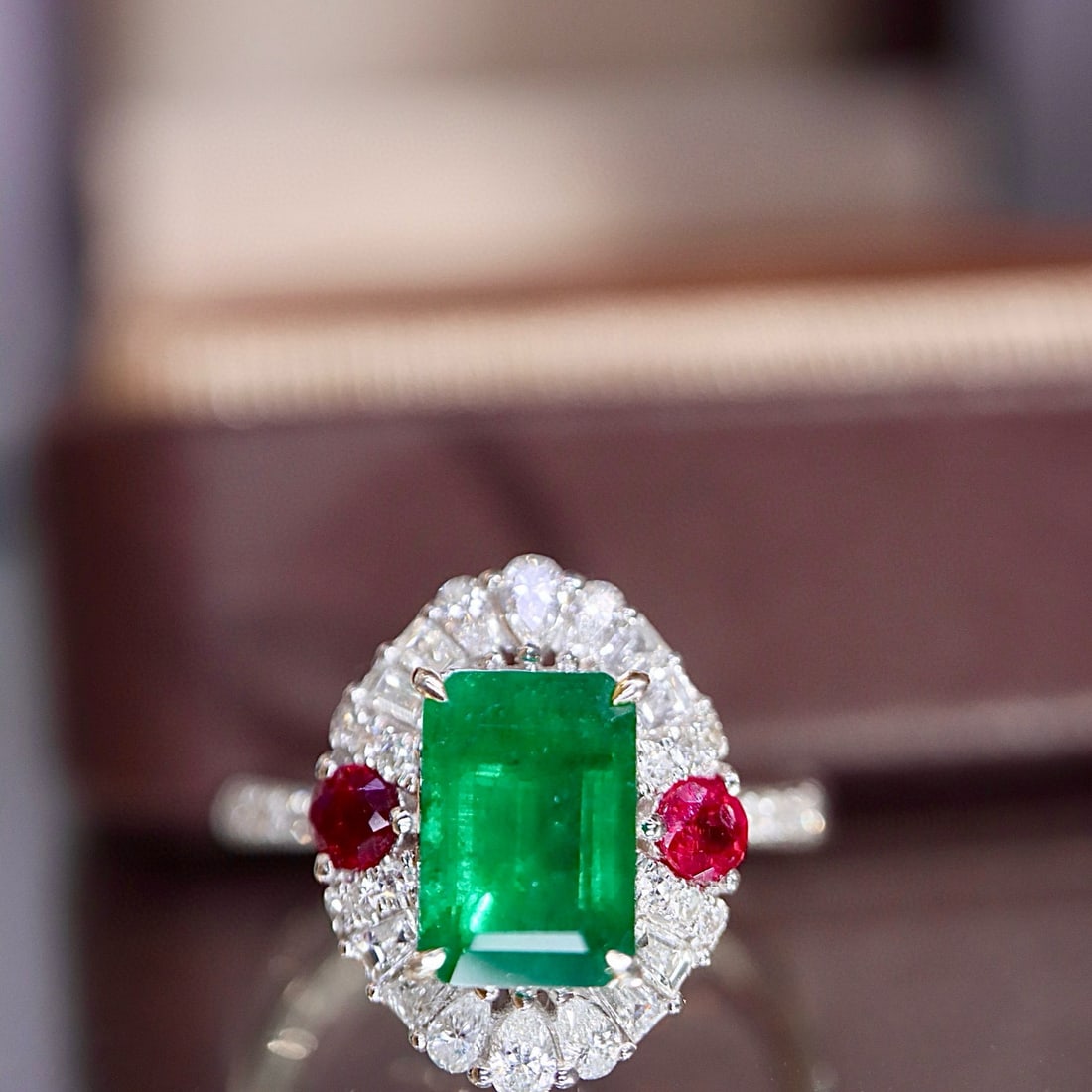 14k Gold 1.93 Ctw Vivid Green Natural Emerald & Diamond Ring - 5