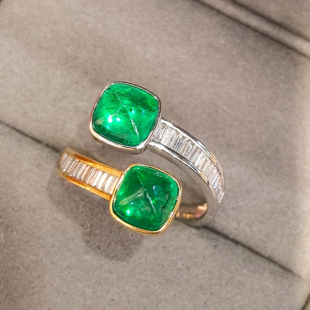 14k Gold 3.68 Ctw Vivid Green Natural Emerald & Diamond Ring: Ref:231000128 // gold content:14k gold // ring size:7. 25us // // main gemstone:emerald // shape:suger-loaf // carat weight:3. 25ct // color:vivid green // treatment:natural // // adjacent gemstone 2