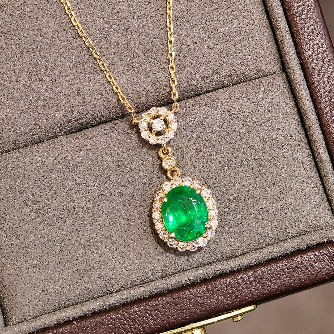14k Gold 2.32 Ctw Vivid Green Natural Emerald & Diamond Necklace: Ref:231000130 // gold content:14k gold // main gemstone:emerald // shape:oval // carat weight:1. 95ct // color:vivid green // treatment:natural // // adjacent gemstone 2 : diamond // shape:round // ca