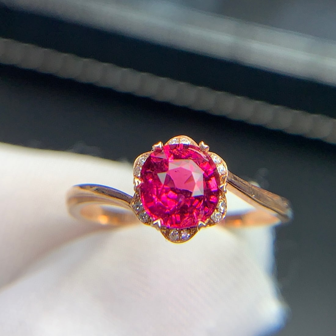14k Gold 1.2 Ct Natural Tourmaline & Diamond Ring: Ref:231000137 // gold content:14k gold // ring size:7. 25us // // main gemstone:tourmaline // shape:oval // carat weight:1. 2ct // color:red // treatment:natural // // adjacent gemstone 2 : diamond