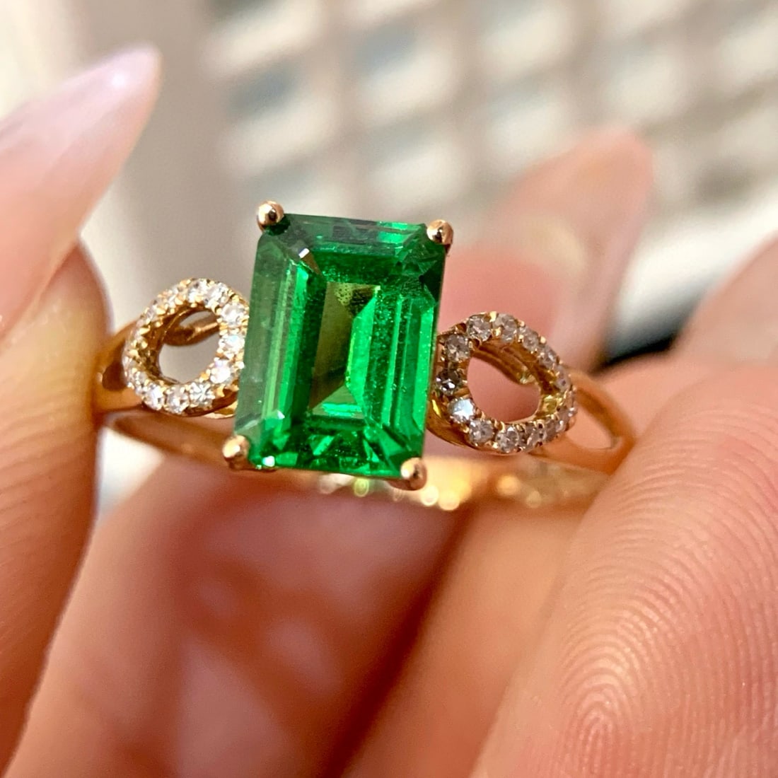 14k Gold 1.59 Ctw Vivid Green Natural Tsavorite & Diamond Ring: Ref:231000139 // gold content:14k gold // ring size:7. 25us // // main gemstone:tsavorite // shape:octagonal // carat weight:1. 48ct // color:vivid green // treatment:natural // // adjacent gemstone