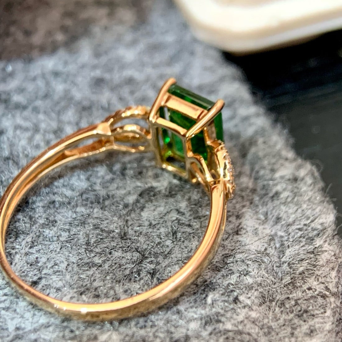 14k Gold 1.59 Ctw Vivid Green Natural Tsavorite & Diamond Ring - 4
