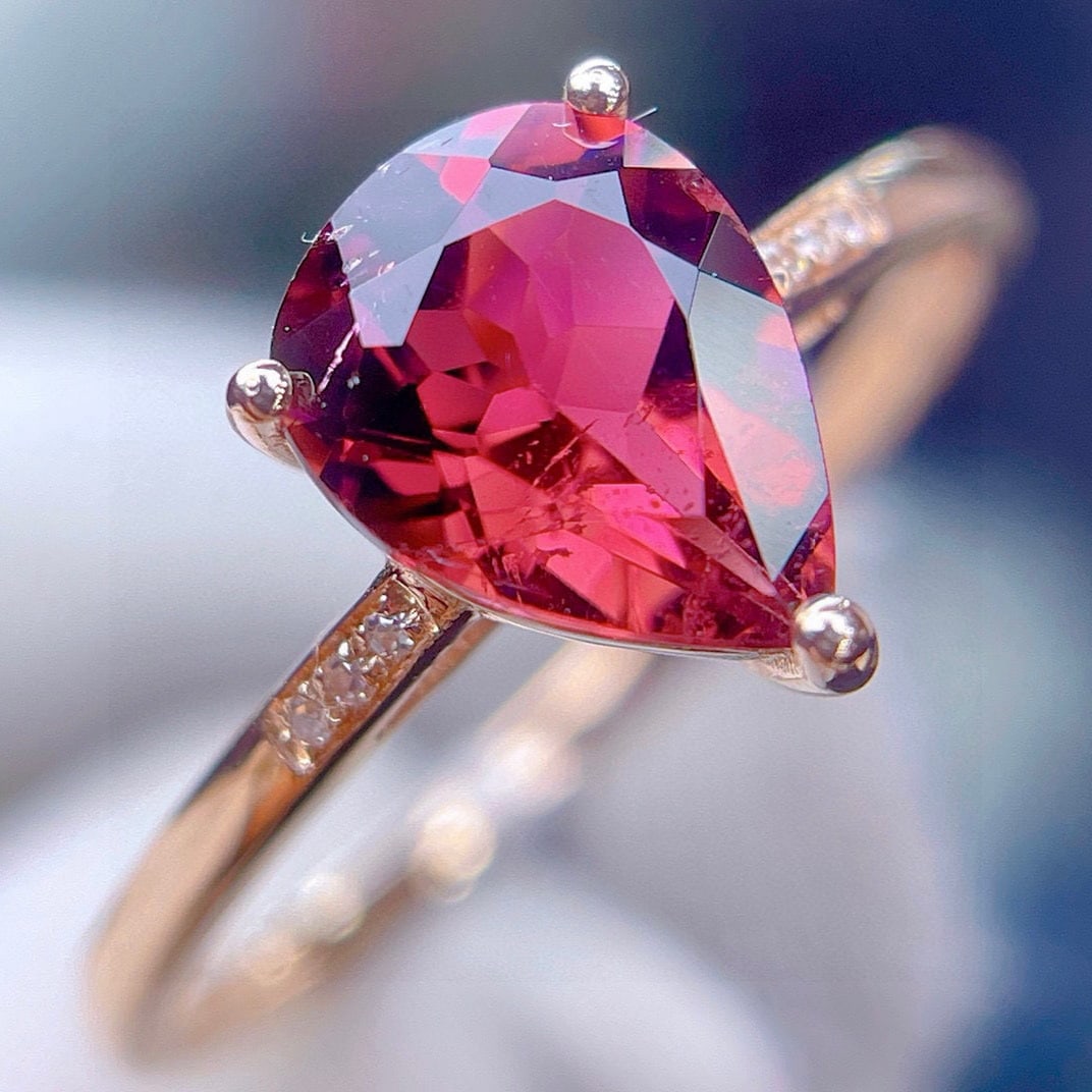14k Gold 1.5 Ct Natural Tourmaline & Diamond Ring: Ref:231000145 // gold content:14k gold // ring size:7. 25us // // main gemstone:tourmaline // shape:pear // carat weight:1. 5ct // color:red // treatment:natural // // adjacent gemstone 2 : diamond //