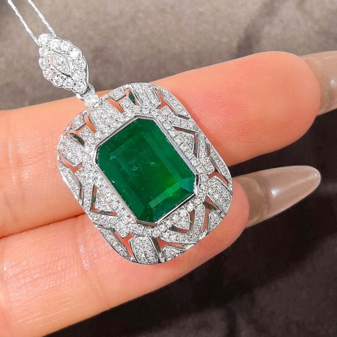 14k Gold 6.56 Ctw Vivid Green Natural Emerald & Diamond Pendant( Without Chain ): Ref:231000149 // gold content:14k gold // main gemstone:emerald // shape:octagonal // carat weight:5. 76ct // color:vivid green // treatment:natural // // adjacent gemstone 2 : diamond // shape:round