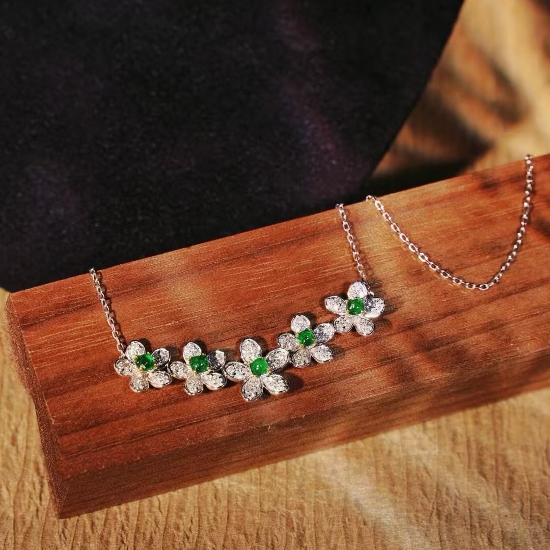 14k Gold 1.1 Ctw Vivid Green Natural Emerald & Diamond Necklace - 2